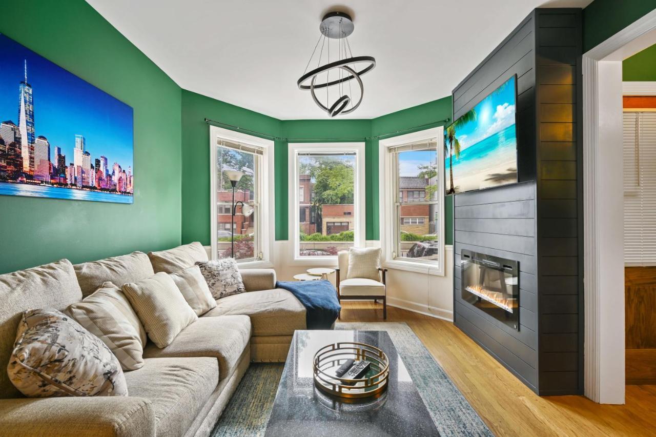 2 Bed Apt W/ Office, Free Parking, Near Wrigley Chicago Exterior photo