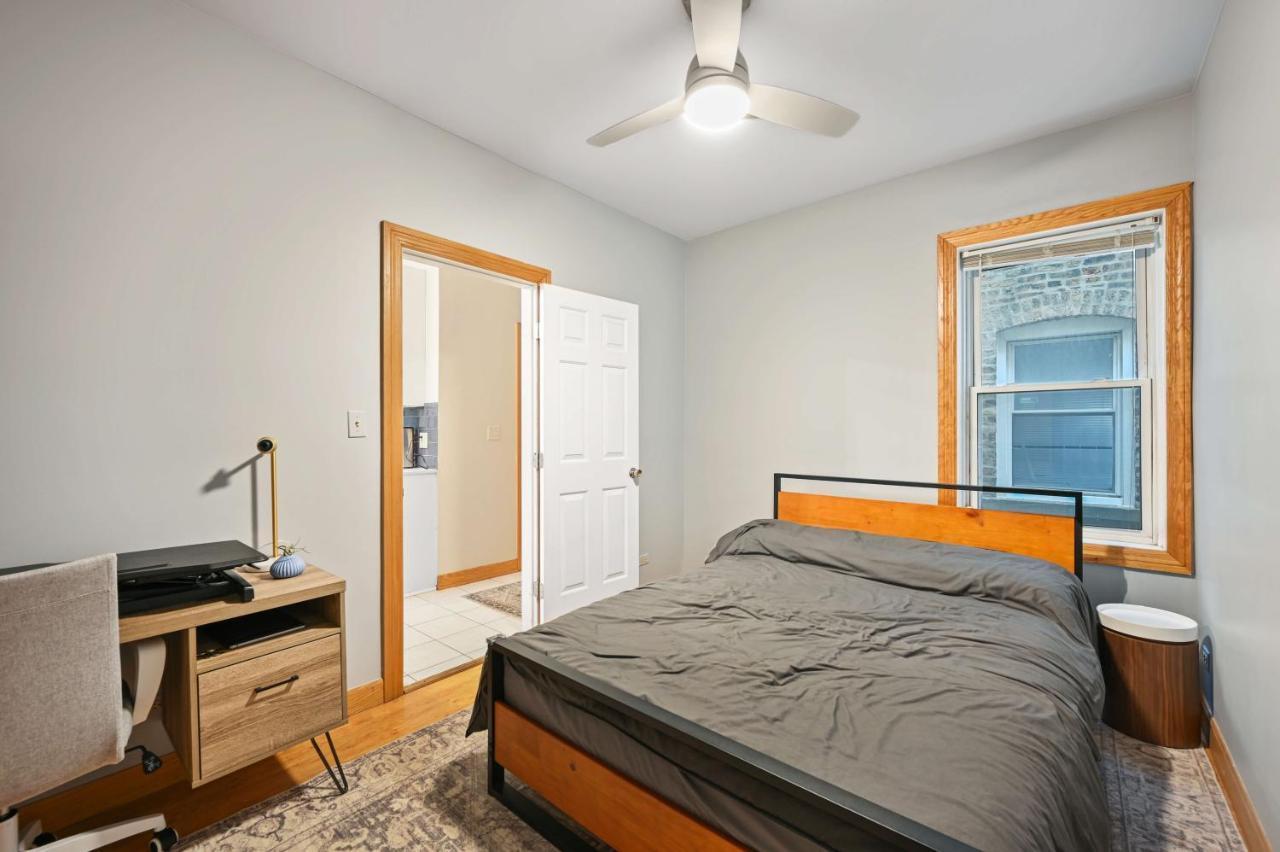 2 Bed Apt W/ Office, Free Parking, Near Wrigley Chicago Exterior photo