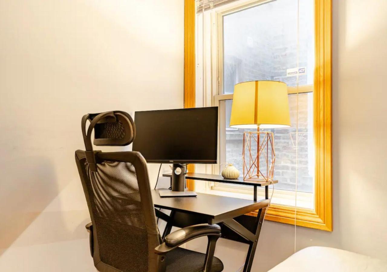 2 Bed Apt W/ Office, Free Parking, Near Wrigley Chicago Exterior photo