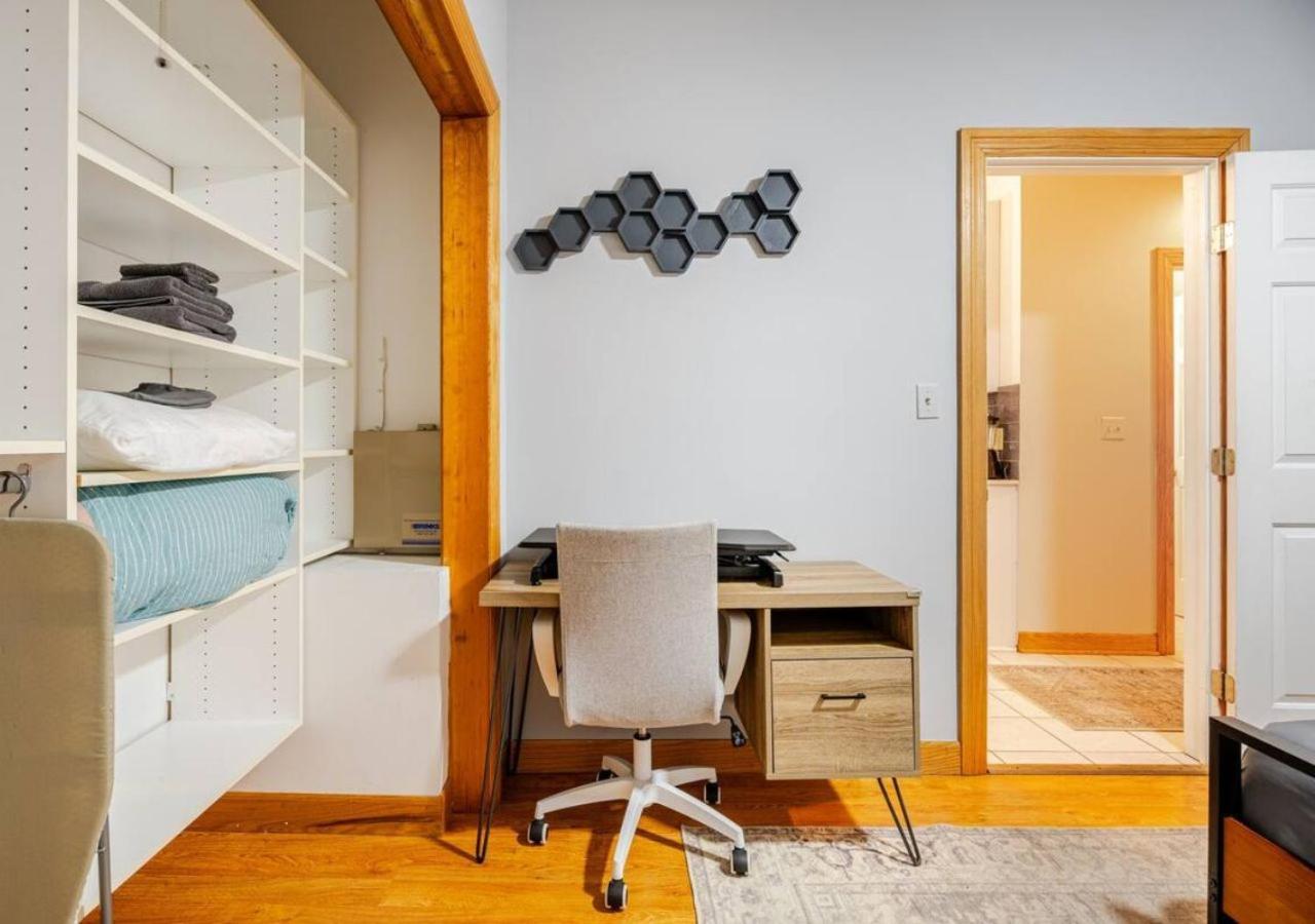2 Bed Apt W/ Office, Free Parking, Near Wrigley Chicago Exterior photo